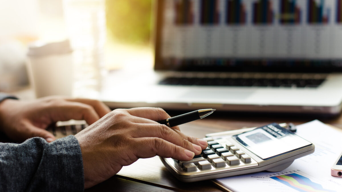 Como funciona a restituição do Imposto de Renda e quem recebe primeiro? 